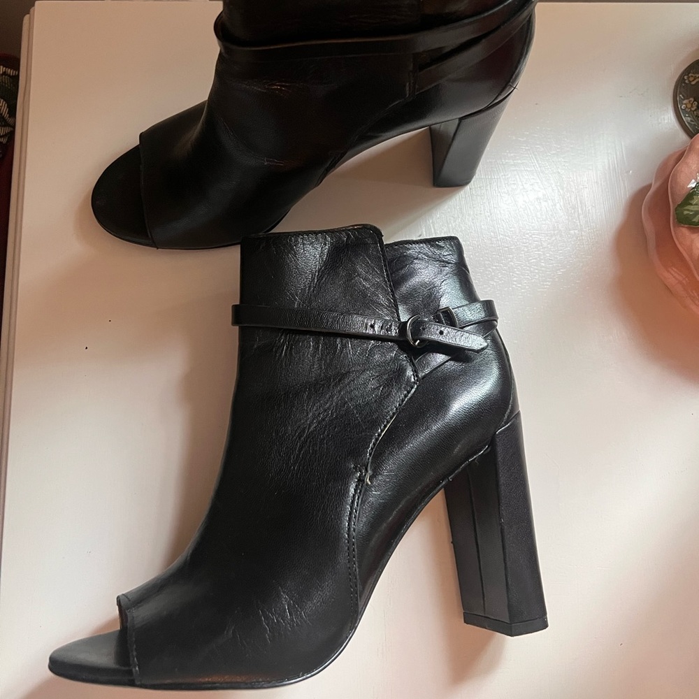 Banana Republic Black Open Toe Booties size 6